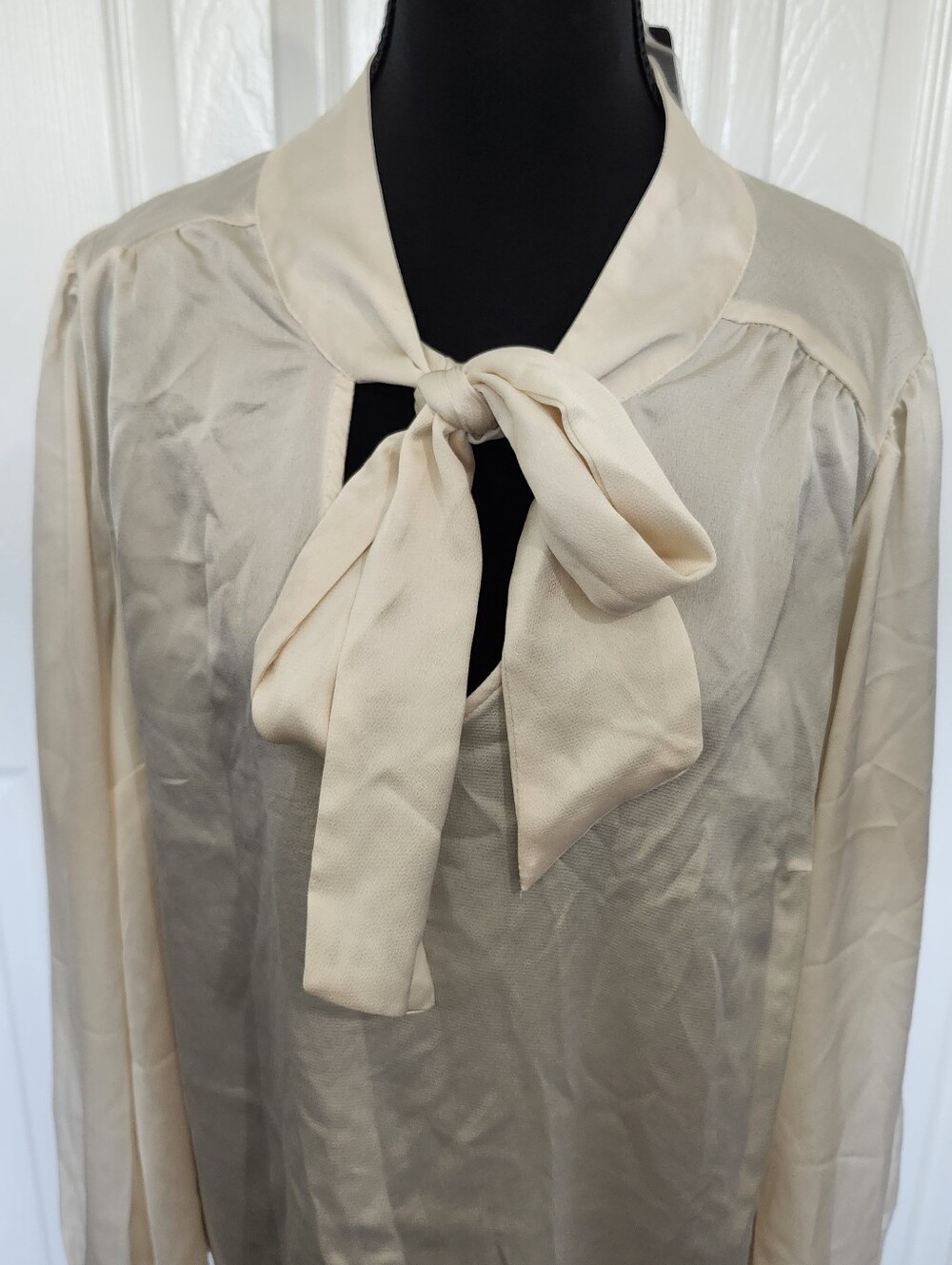 Torrid Size 1 Studio Bubble Satin Bow Tie Long Sleeve Blouse White